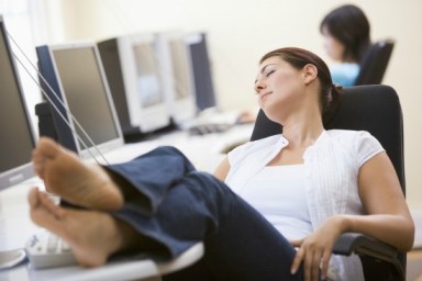 Not a good work habit!  (Photo: theofficeprofessional.com)