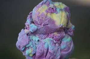 Moon Mist is a combination of banana, grape and cotton candy ice cream! (Photo: pikdit.com)