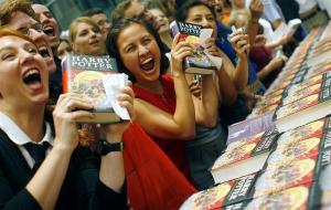HP Book Release in Berlin (Photo: http://www.reuters.com/news/picture/waiting-for-harry-potter?articleId=USRTR2OI0Y#a=1)
