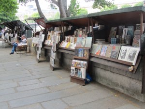 They are open air kiosks along the Seine