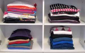 Top: T-shirts, long-sleeve T-shirts. Bottom: lightweight cardigans, lighter weight pull over sweaters